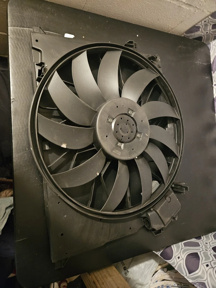 Ventilador radiador a-premium mercedes-benz e320,e63,amg,s350,s550,s600,s63 Foto 1 de 4