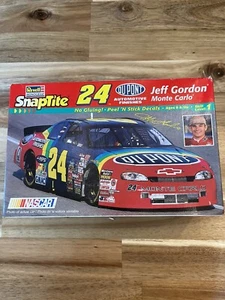 Revell Snaptite 24 Jeff Gordon Monte Carlo Dupont Monte Carlo Model 1:32 1997 - Picture 1 of 8