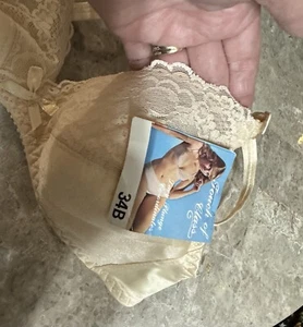 VINTAGE TOUCH OF CLASS LOVELY PLUNGE BRA! 34 B. BEIGE. NOS - Picture 1 of 5