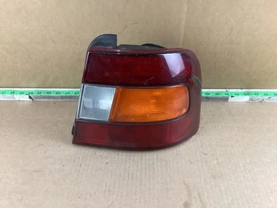 Luz trasera derecha del lado del pasajero Hyundai Elantra 1992-1993 OEM Foto 1 de 4
