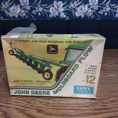 ERTL JOHN DEERE MOLDBOARD ARADO 1/25 kit modelo plano #8012 sellado de fábrica Foto 1 de 3