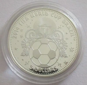 Islas Salomón 5 Dólares 2014 Fútbol Mundial Brasil Cristo Redentor Plata - Imagen 1 de 2