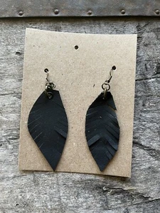 Pendientes de plumas de cuero negro BOHO hechos a mano 3" ¡Nuevos! - Imagen 1 de 4