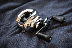 Mulinello da Pesca Shimano 19 ANTARES HG Baitcast Rapporto Ingranaggi RH 7.4:1 - Foto 1 di 6