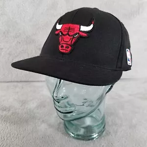 Adidas Mütze NBA Chicago Bulls Maskottchen 7 1/4 - 7 5/8 schwarz sitzende Basketballkappe - Bild 1 von 8