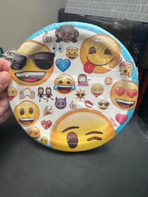 Unique Emoji 8ct. Paper Dessert Plates 6-3/4" Party Supply Tableware New!!! - Image 1 of 2