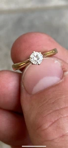 18ct gold Natural diamond engagement ring - Picture 1 of 5