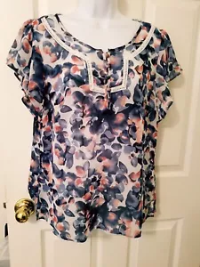 Top floral manga corta Reitmans azul rosa semi transparente para mujer Petite XL - Imagen 1 de 9