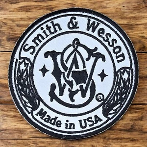 SMITH & WESSON EE. UU. ARMAS DE FUEGO ESTADOUNIDENSES ARMAS MILITARES HIERRO TÁCTICO EN PARCHE - Imagen 1 de 4