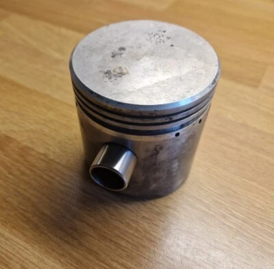 BSA A10 1952-63 40 du + O/S 71 mm pistón superior plano c/w pasador, sin anillos. Foto 1 de 4