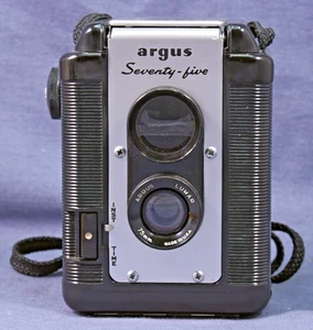 Vintage Argus Seventy Five Camera Lumar 75mm Lens (Argus 75) Bakelite Body - Picture 1 of 7