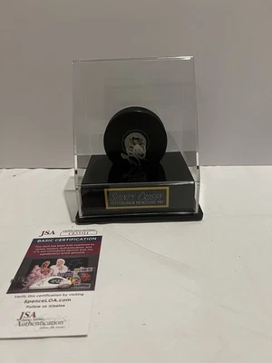Disco autografiado Sidney Crosby Pittsburgh Penguins con certificado de autenticidad JSA y exhibición Foto 1 de 4