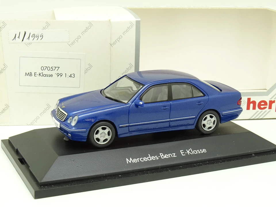 Herpa 1/43 - Mercedes 280 E W210 Bleue 1999 - Photo 1/1
