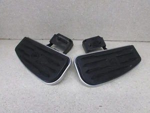 09-17 YAMAHA XVS950 V STAR 950 OEM LH & RH FRONT DRIVER FOOTRESTS FLOORBOARDS - Foto 1 di 6