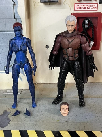 Marvel Legends X-Men Movie Figure Magneto and Mystique Excellent Condition Cover