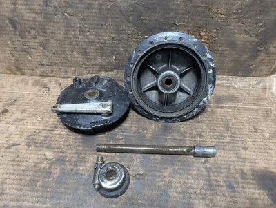 1976 YAMAHA IT400 FRONT DRUM BRAKE WHEEL HUB FRONT AXLE SPEEDOMETER PICK-UP - Image 1 of 4