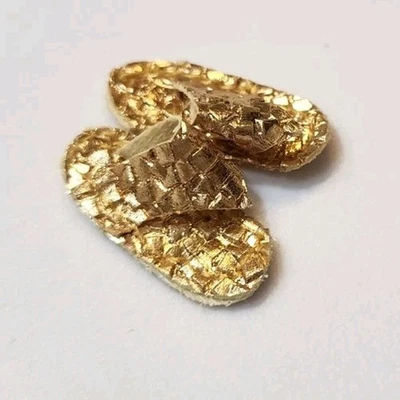 SANDALIAS BARBIE PLANAS DORADAS TELA METÁLICA SIN CORDONES AÑOS 90 MODA LINDOS ZAPATOS MUÑECA Foto 1 de 3