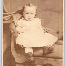 c1870s Manayunk, PA Baby Girl CdV Photo Card Entrekin Engraved Cupid Bubbles H23