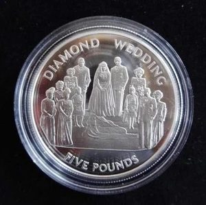 2007 SILBER PROOF ALDERNEY £5 MÜNZE KÖNIGIN DIAMANT HOCHZEIT. DER HOCHZEITSTAG - Bild 1 von 2