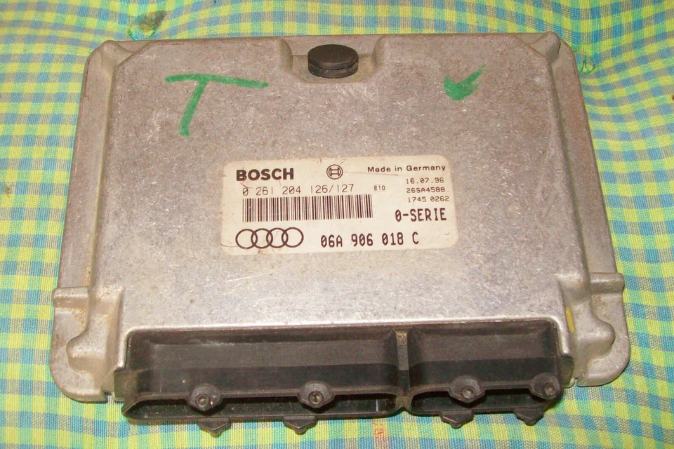 Centralina motore Audi A3 (8L) 1.8 20V AGN 06A906018C 0261204126/127 16.07.96 - Immagine 1 di 1