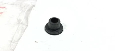 DISTANZIATORE GRIGLIA RADIATORE ORIGINALE ADATTO A MITSUBISHI PAJERO MONTERO 198