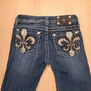 Miss Me Medium Wash Stretchy Bejeweled Embellished Skinny Capri Jeans Size 12 - Picture 1 of 11