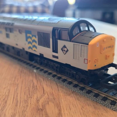 Lima L205284 OO Gauge Class 37 37892 'Ripple Lane' Railfreight Model Locomotive. - Image 1 of 4