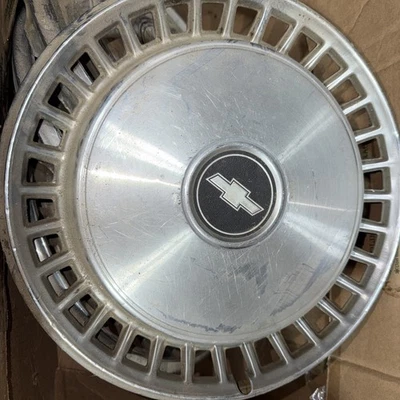 Juego de 4 tapacubos Chevrolet Impala/Caprice 1980-85 ver fotos Foto 1 de 4