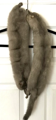 Bufanda de 2 estolas de piel de visón gris vintage de 1930 con cabezas, colas y pies Foto 1 de 4
