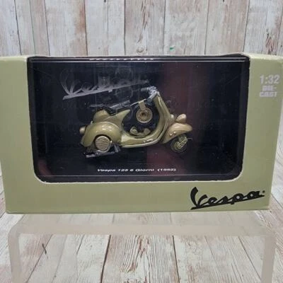 Vespa 125 6 Giorni (1952) 1/32 Scale Diecast Metal Model by NewRay - Image 1 of 4
