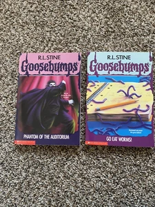 Goosebumps R.L. Stein 2 book lot # 21 and 24 Apple Fiction Scholastic - Picture 1 of 11