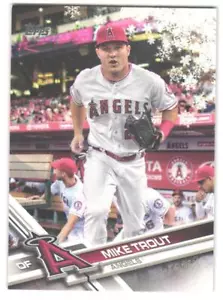 2017 Topps Holiday Mike Trout #HMW25 Metallic Snowflakes - Picture 1 of 2