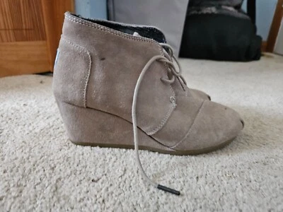 Zapatos informales Toms, gamuza topo con cordones, tacones de cuña, talla 8W   Foto 1 de 4