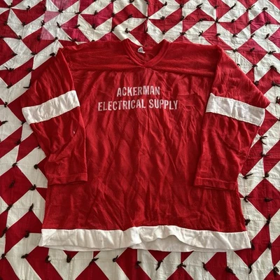 Camiseta deportiva de hockey Wilson vintage de malla de nailon de los años 60 como está usada defectos para hombre XL roja Foto 1 de 4