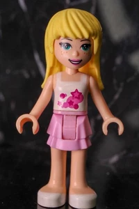 Lego Minifigure- Friends STEPHANIE DARK PINK Shorts Yellow Hair White Top - Picture 1 of 1