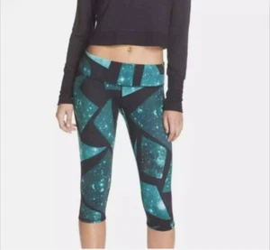 Alo Yoga Airbrush Island Space Capri Crop Leggings Size Small Green Black Print - Picture 1 of 9