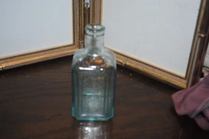 Botella cuadrada de boticario N Y Drug Concern de aproximadamente 4 1/2 pulgadas de alto - Imagen 1 de 5