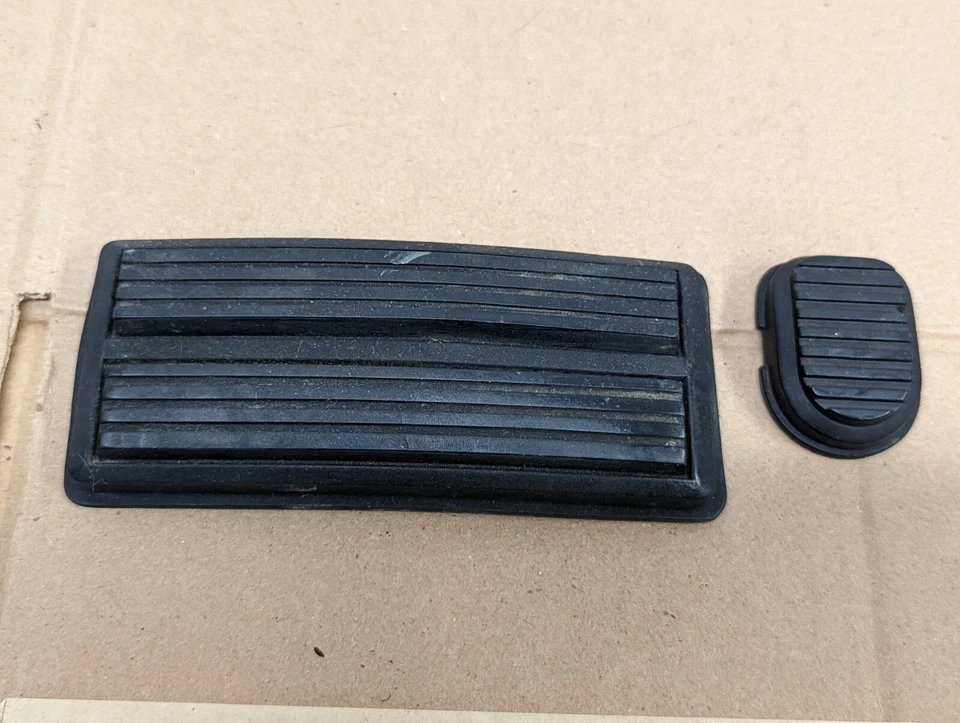 Pastilla de pedal de freno Dodge Shadow Daytona Sundance Chrysler Lebaron Plymouth 4019660 Foto 1 de 4