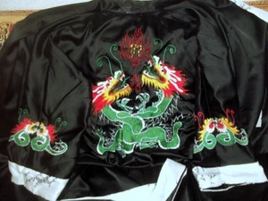 KIMONO VESTAGLIA UNISEX DOUBLE FACE DRAGONI CINESI RASO NERO E BIANCO. - Foto 1 di 4