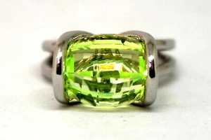 10K Solid White Gold and Beautifully Cut Peridot Ring Size 6.5 - Picture 1 of 7