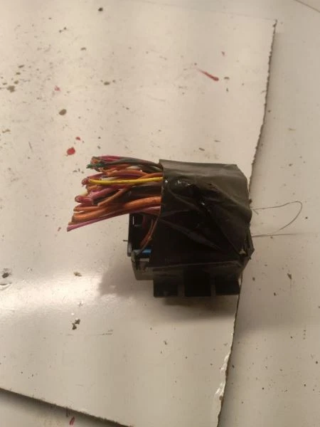 Motor caja de fusibles VIN con octavo dígito compatible con furgoneta 00-02 Express 1500 1124082 Foto 1 de 4