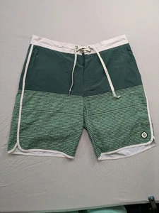 VUORI 32 Herren V CYCLED PERFORMANCE Cruise Boardshorts 4-Wege Stretch grün V314 - Bild 1 von 7