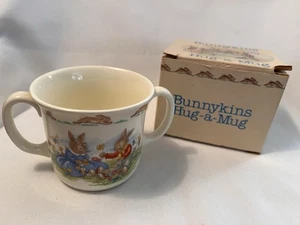 Taza Bunnykins de Royal Doulton Bone China Hug-a-Mug con 2 asas - Imagen 1 de 7