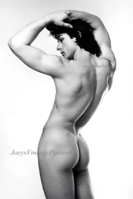 1990's Nude Man Pinup Model Muscular Beefcake Gay Int 4"x6" Reprint Photo G70E - Изображение 1 из 2