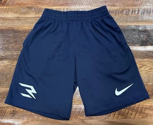 Nike 3 Marken Jungen Shorts, Größe 8-10 dunkelblau - Bild 1 von 9