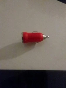 Rot Universal USB Auto Ladegerät Adapter - Bild 1 von 5
