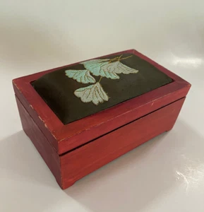 Music Box Vintage Legno Rosso - Penso che stia suonando la canzone dell'anniversario - Foto 1 di 11
