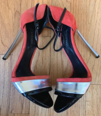 Sandalia con tiras de tacón de aguja CASADEI coral gamuza cuero plateado 8,5 Foto 1 de 4