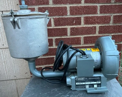 Bomba sopladora de vacío Gast R1102C-14 Regenair con colector de polvo y pedal Foto 1 de 4