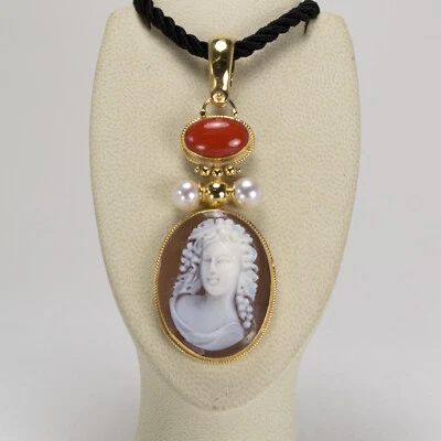 CIONDOLO IN ARGENTO 925 DORATO CON CORALLO PERLE E CAMMEO OVALE VOLTO AGDV 0177 - Immagine 1 di 2